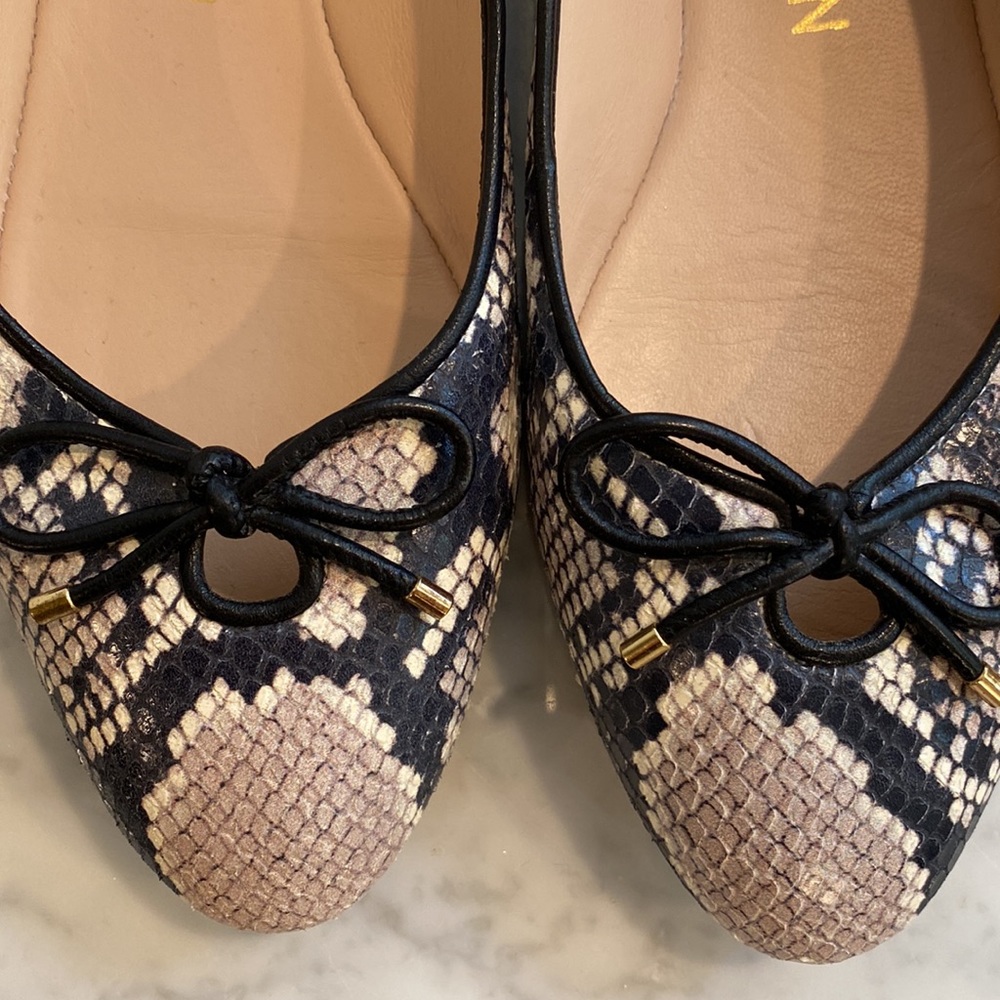 Stuart Weitzman Black and Cream Snake Print Flats - Picture 6 of 8